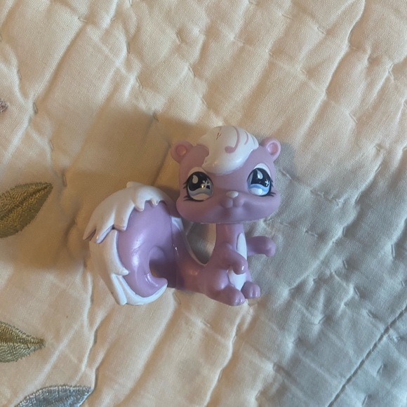 LPS # 910 squirrel - Picture 1 of 3